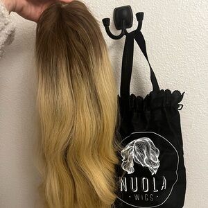 Nuola WIG. Lace front— Like NEW! Condition . 21.5 inches.